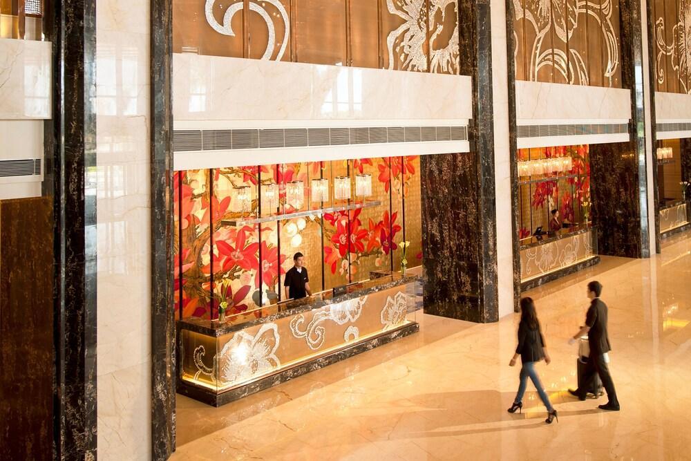 Hilton Guangzhou Baiyun - Free Shuttle For Canton Fair Period, Close To Luhu Golf Club & Leather Market Exterior foto