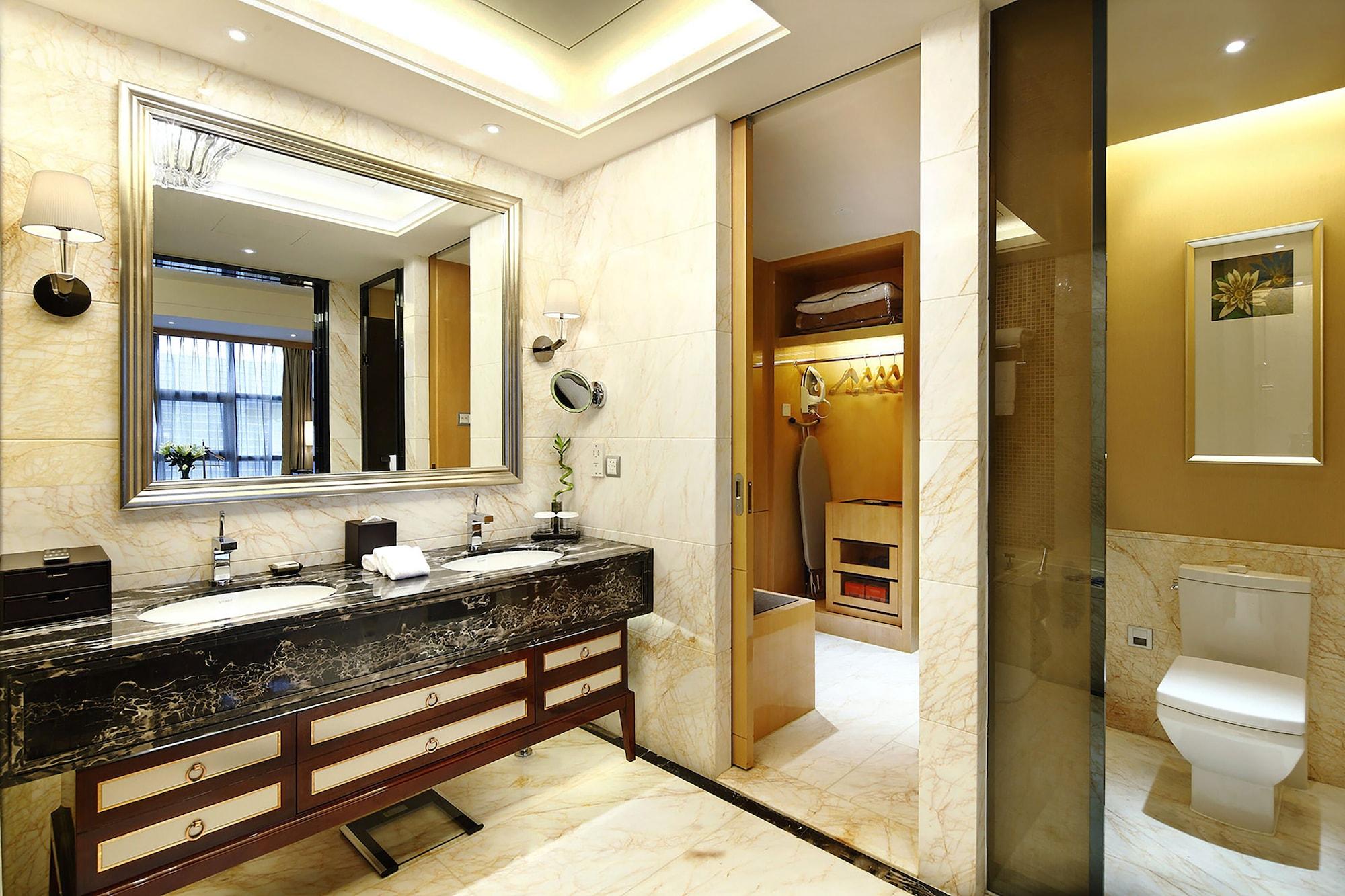 Hilton Guangzhou Baiyun - Free Shuttle For Canton Fair Period, Close To Luhu Golf Club & Leather Market Exterior foto